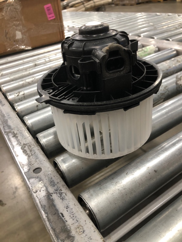 Photo 1 of ACDelco GM Genuine Parts 15-81676 Heating and Air Conditioning Blower Motor

