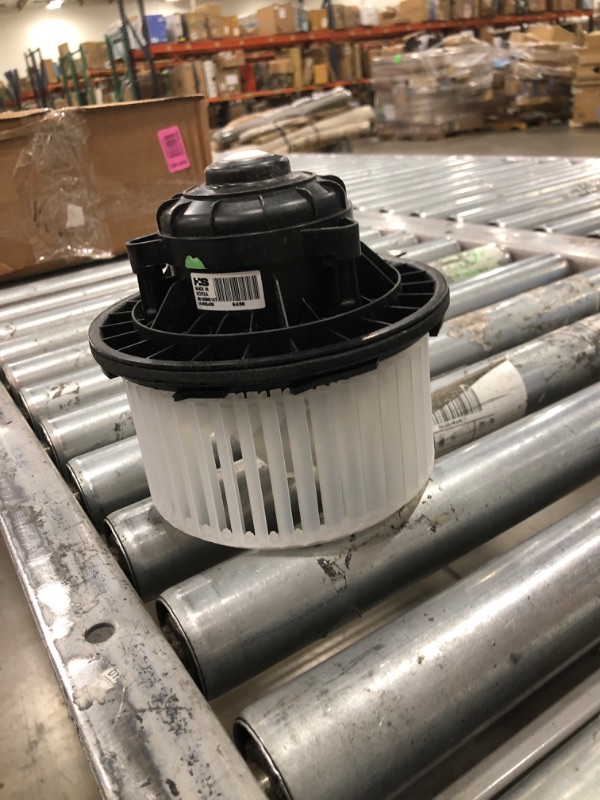 Photo 1 of ACDelco GM Genuine Parts 15-81676 Heating and Air Conditioning Blower Motor
