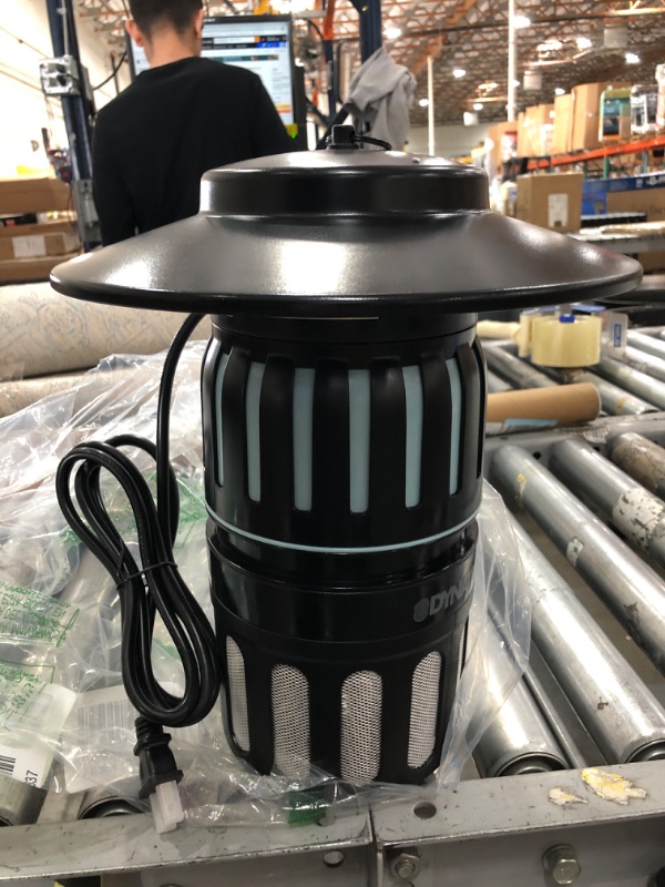 Photo 1 of DynaTrap DT1050SR Mosquito, Beetle & Flying Insect Trap – Kills Mosquitoes, Flies, Wasps, Gnats, Beetles & Other Flying Insects – Protects up to 1/2 Acre 9 x 5.5 x 11.62 inches

