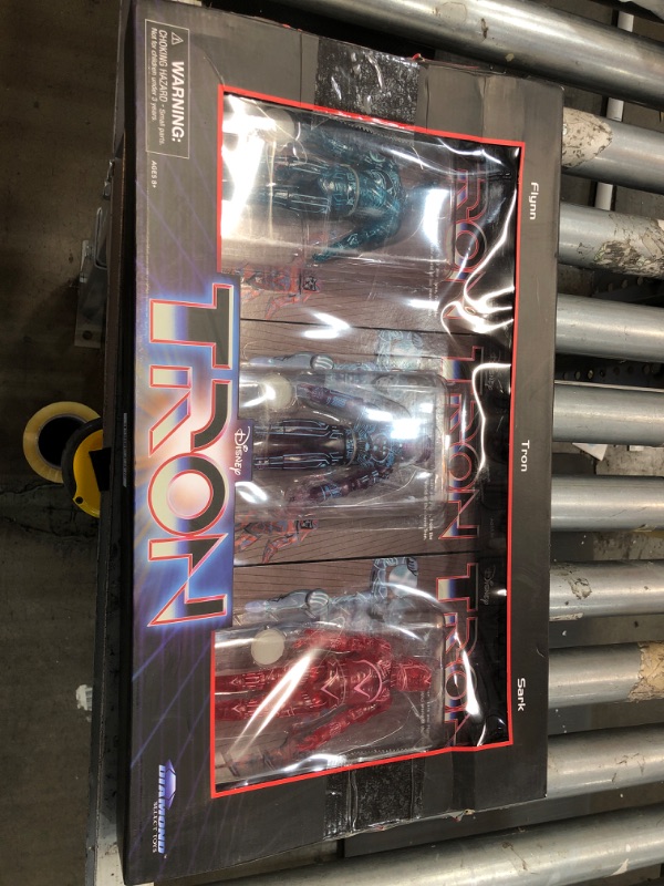 Photo 2 of Diamond Select Tron 7 Inch Action Figure Box Set | SDCC 2021 Previews Exclusive