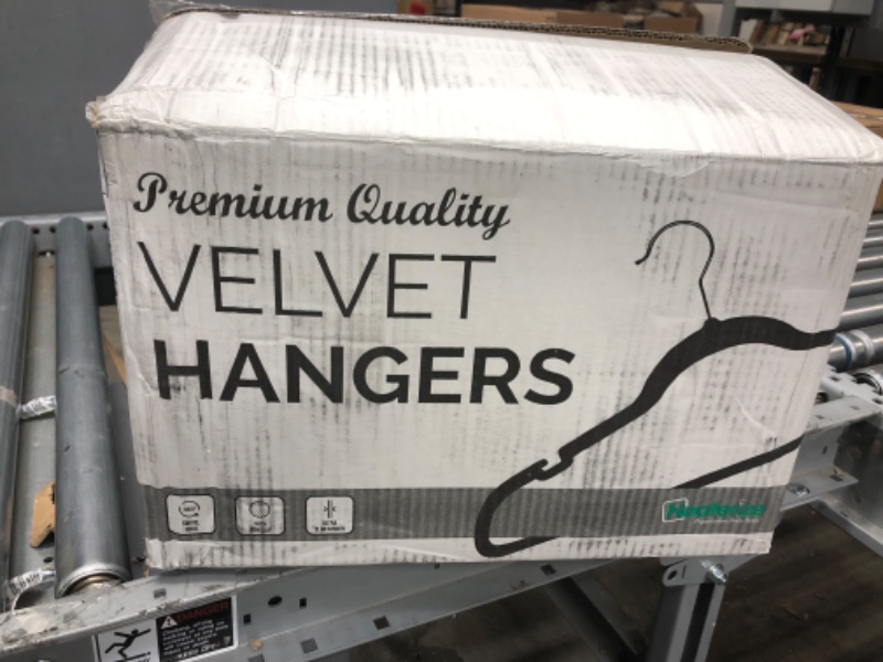 Photo 2 of 100 VELVET HANGERS