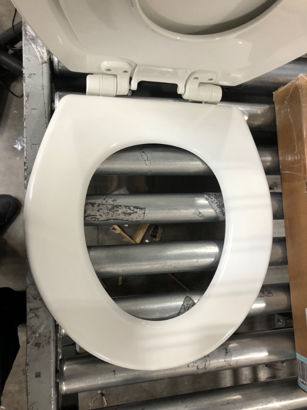 Photo 2 of 14 X 15 WHITE TOILET SEAT