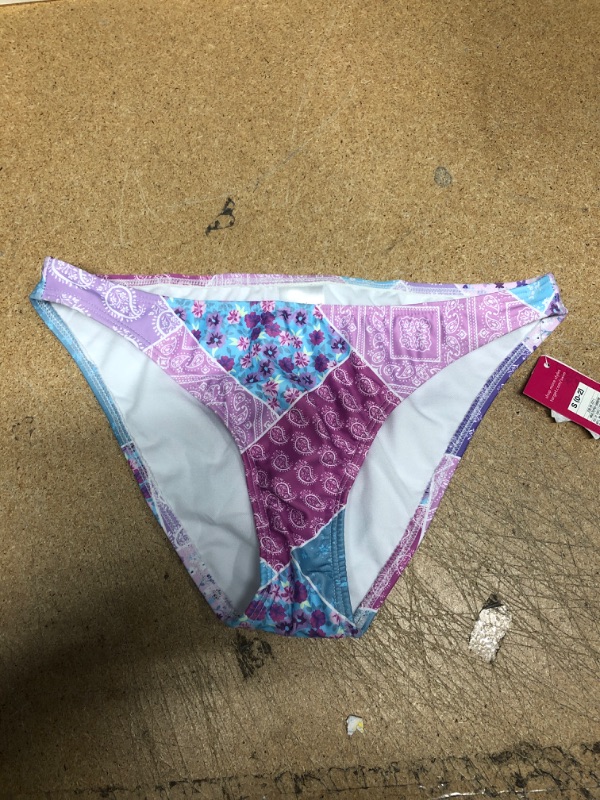 Photo 2 of Junior' Cheeky Bikini Bottom - Xhilaration™ Multi Pailey Print
SIZE SMALL
