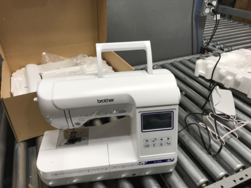 Photo 1 of (DOES NOT FUNCTION!!!)Brother SE1900 Sewing and Embroidery Machine, 138 Designs, 240 Built-in Stitches, Computerized, 5" x 7" Hoop Area, 3.2" LCD Touchscreen Display, 8 Included Feet
**DID NOT POWER ON**
