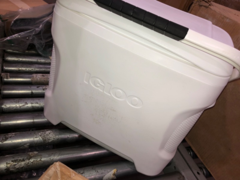 Photo 2 of Igloo 30 Qt Marine Ultra Ice Chest Cooler, White