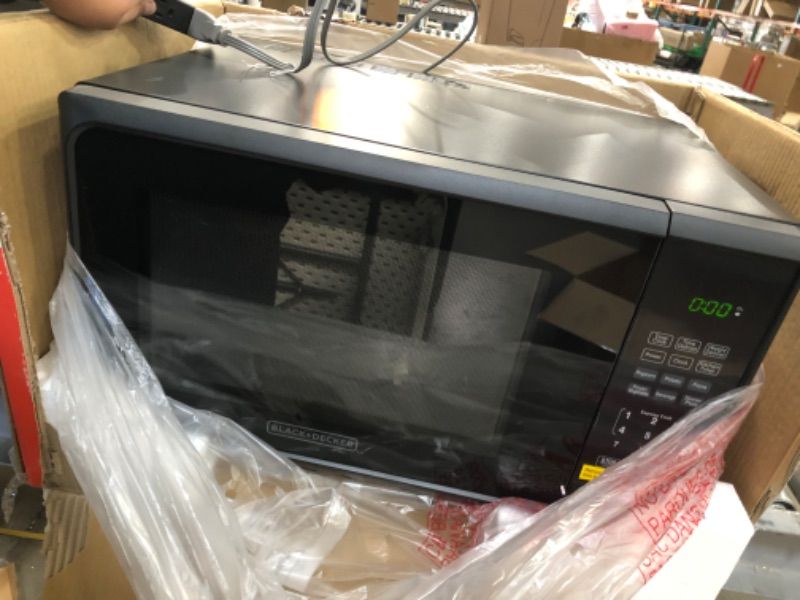 Photo 4 of Proctor Silex 1.1 cu ft 1000 Watt Microwave Oven - Stainless Steel

