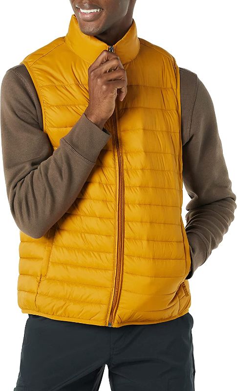 Photo 1 of Amazon Essentials Men's Lightweight Water-Resistant Packable Puffer Vest Small
