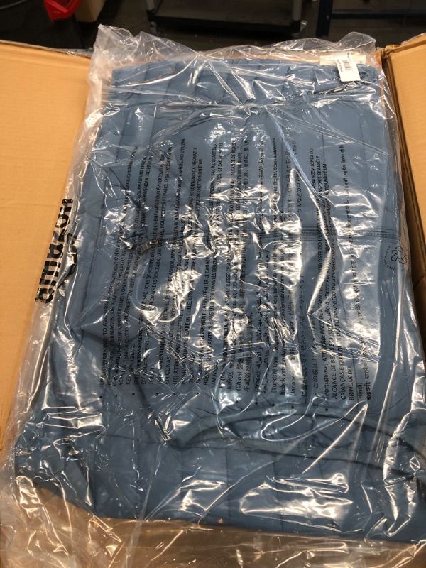 Photo 1 of Amazon Essentials Men's Lightweight Water-Resistant Packable Puffer Vest Large Blue
