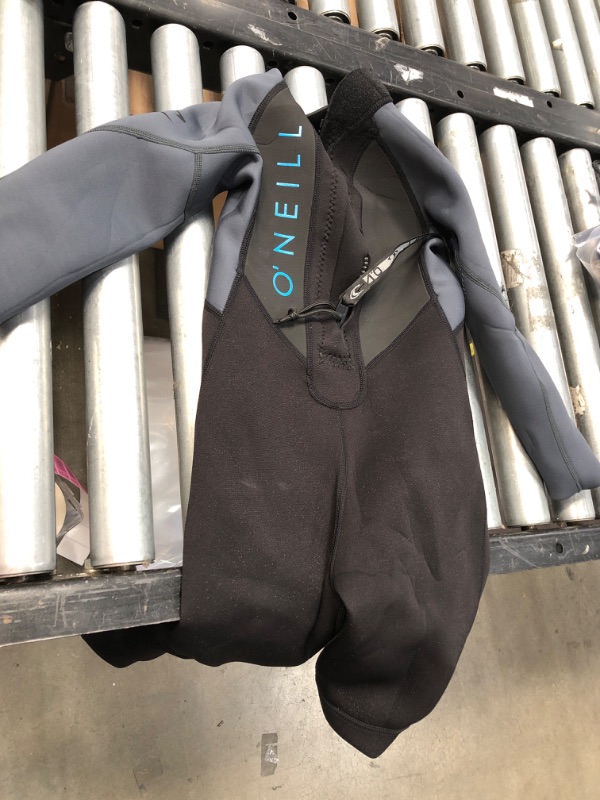 Photo 4 of **SMALL TEAR IN UNIT** Youth 3/2MM Reactor II Bac0k Zip Wetsuit SIZE 8
