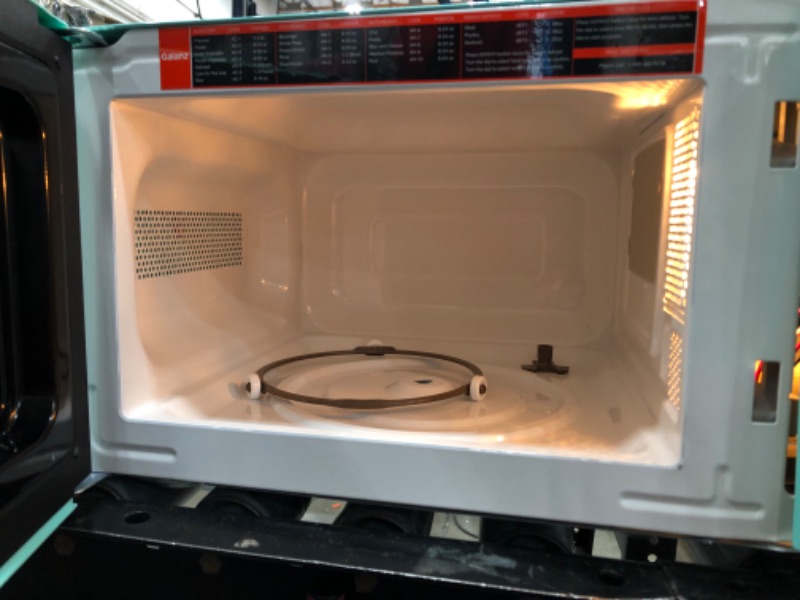 Photo 3 of (NOT FUNCTIONAL; DENTED )Galanz GLCMKZ07BER07 Retro Countertop Microwave Oven with Auto Cook & Reheat, Defrost, Quick Start Functions, Easy Clean with Glass Turntable, Pull Handle.7 cu ft, Blue
