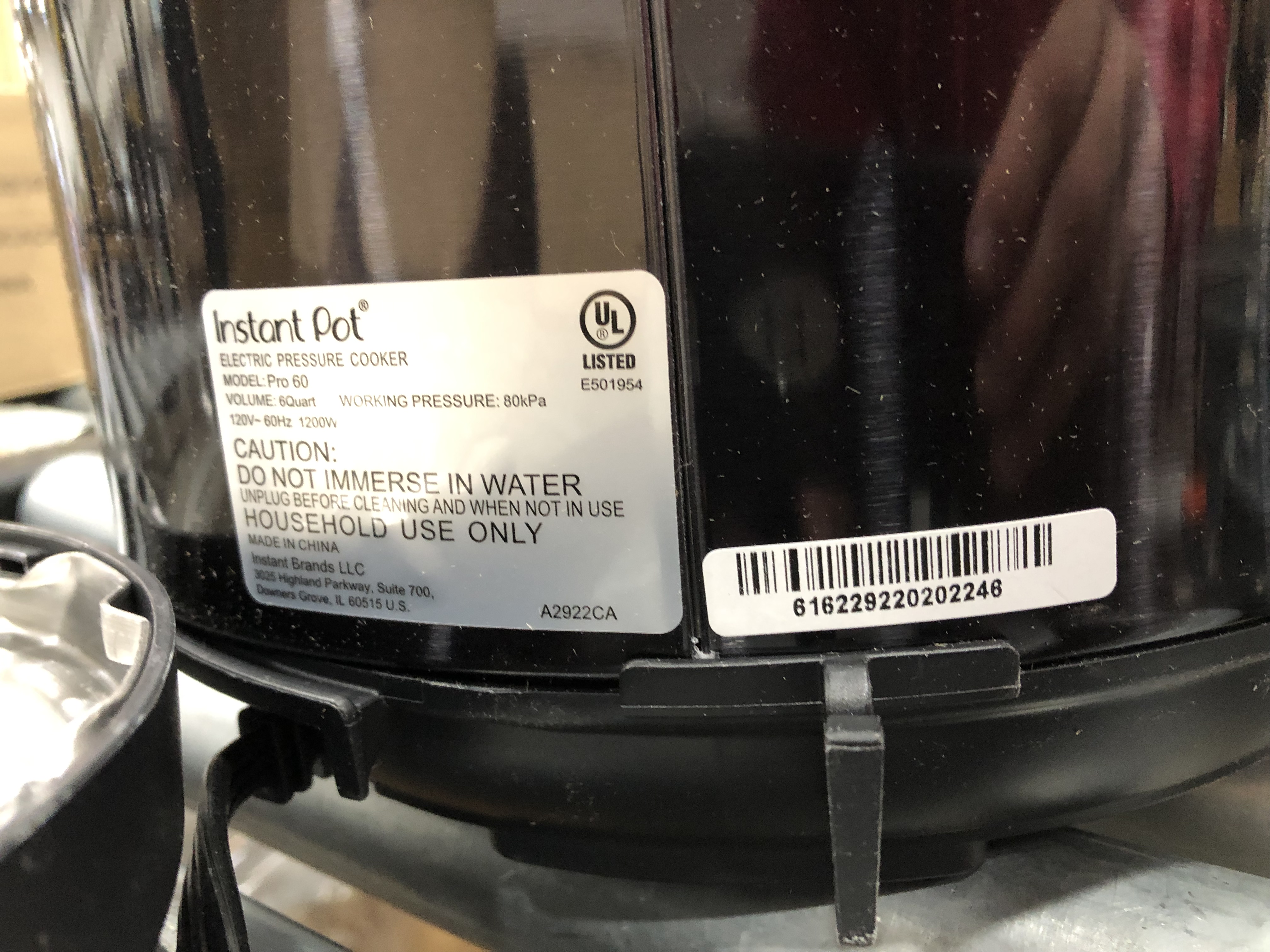 Photo 5 of (CRACKED LOWER SIDE )Instant Pot 6-Qt. Pro Pressure Cooker