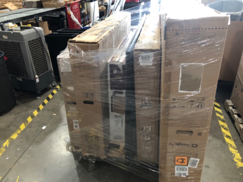 Photo 1 of (NOT REFUNDABLE/NO RETURNS) BROKEN AND INCOMPLETE PALLET OF TVS, 6 TVS
**BROKEN SCREENS, MISSING ACCESSORIES/CABLES**