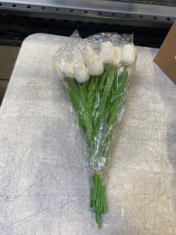 Photo 2 of 20pcs Artificial Tulips PU Touch Single Stem Fake Flower Bouquet Arrangement for Home Party Wedding Decoration (White)
