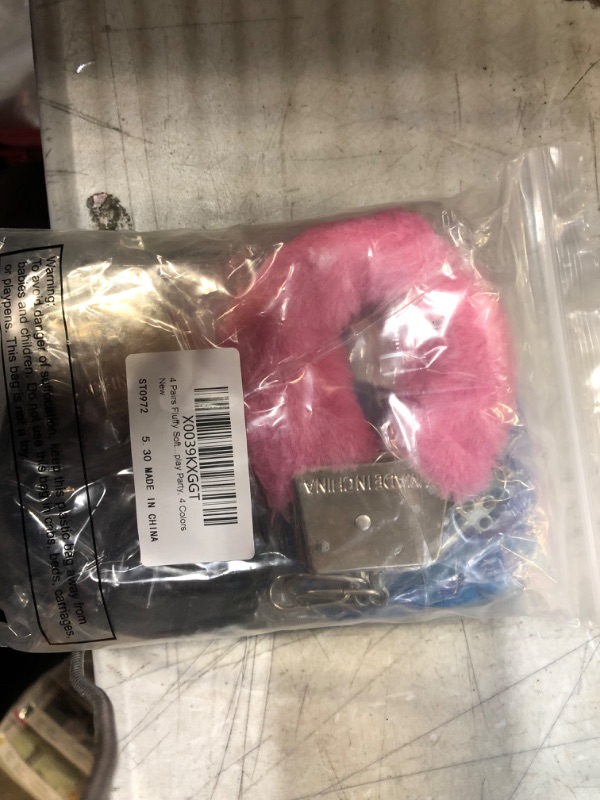 Photo 1 of 4 Pairs Fluffy Soft Handcuffs Fluffy Wrist Plush Handcuffs Keys Toy Furry Hand Cuffs Fuzzy Handcuffs for Police Costume Prop Accessories Halloween Cosplay Party, 4 Colors
FACTORY SEALED