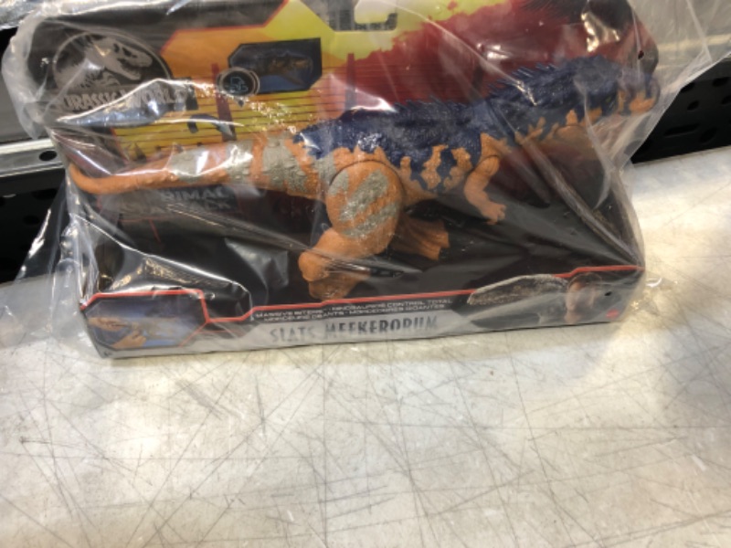 Photo 2 of ?Jurassic World Massive Biters Larger-Sized Siats Meekerorum Figure with Tail-Activated Strike & Chomping Action, Movable Joints, Authentic Detail; Ages 4 & Up? [Amazon Exclusive]
