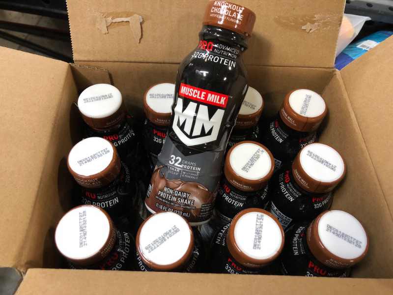 Photo 2 of 12 pcs Muscle Milk, Pro Advanced Nutrition, Knockout Chocolate Artificially Flavored, Non-Dairy Protein Shake-----exp date 12/2022
