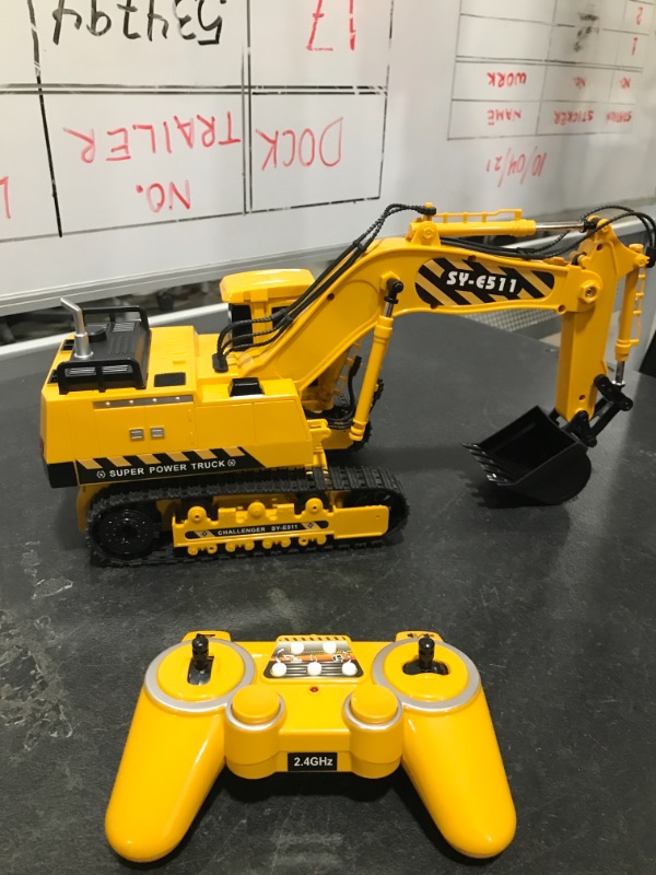 Photo 1 of DOUBLE E HEAVY INDUSTRY Remote Control Excavator RC Toy 1:20 RC