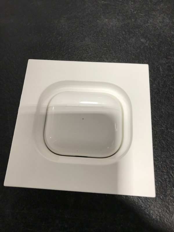 Photo 1 of Apple AirPods (3rd Generation) Wireless Earbuds with Lightning Charging Case. Spatial Audio, Sweat and Water Resistant, Up to 30 Hours of Battery Life. Bluetooth Headphones for iPhone
USED 