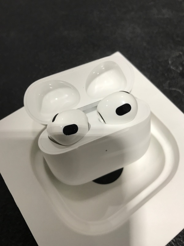 Photo 1 of Apple AirPods (3rd Generation) Wireless Earbuds with Lightning Charging Case. Spatial Audio, Sweat and Water Resistant, Up to 30 Hours of Battery Life. Bluetooth Headphones for iPhone
USED 