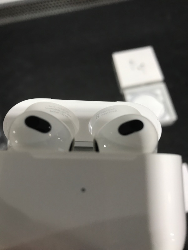 Photo 1 of Apple AirPods (3rd Generation) Wireless Earbuds with Lightning Charging Case. Spatial Audio, Sweat and Water Resistant, Up to 30 Hours of Battery Life. Bluetooth Headphones for iPhone
USED 