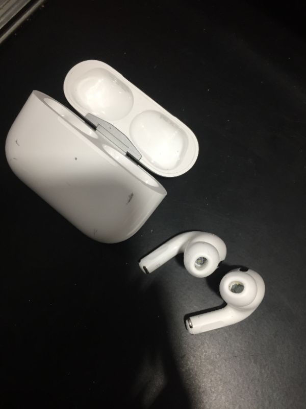 Photo 2 of Apple AirPods Pro
