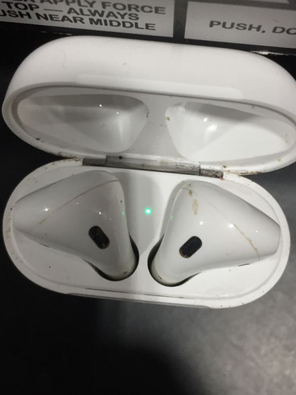 Photo 3 of AirPods (2nd generation)