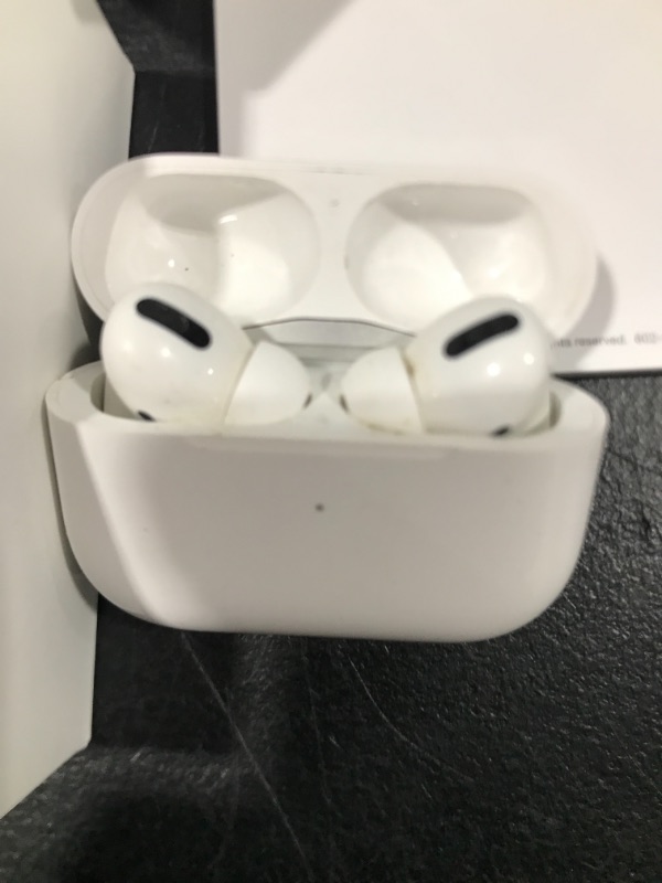 Photo 3 of Apple AirPods Pro (1st Generation) with MagSafe Charging Case**DIRTY**