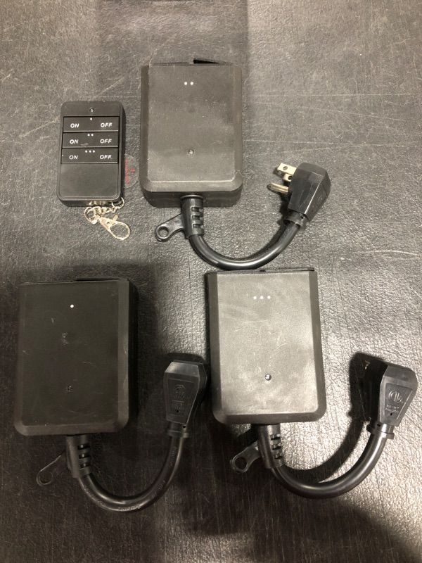 Photo 1 of ZESEN OUTDOOR WIRELESS CORD CONNECTED REMOTE CONTROL. 3-PACK.