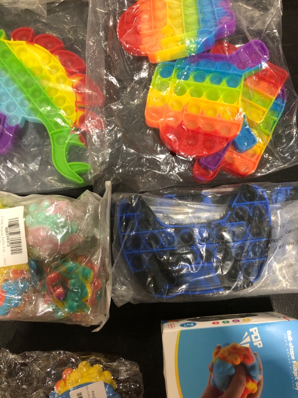 Photo 3 of ASSORTED LOT OF TOYS, SENSORY & FIDGET TOYS. STYLES & COLORS VARY. 