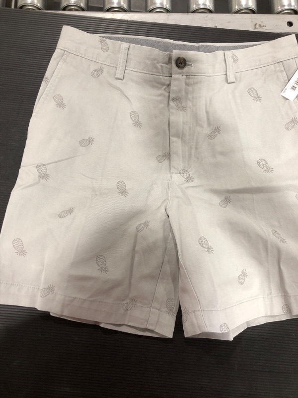 Photo 2 of Amazon Essentials Men's Classic-Fit 7" Short gray pineapple print size 31