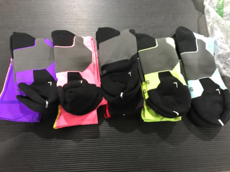 Photo 1 of 5 pack of thick socks size L  