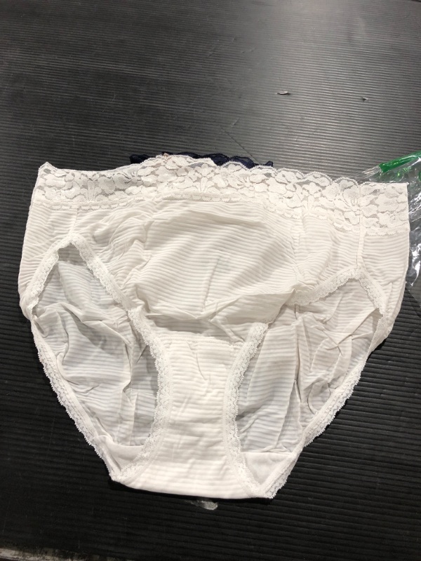 Photo 1 of 3-pck Vanity Fair Women's Flattering Lace Panties XL/8
