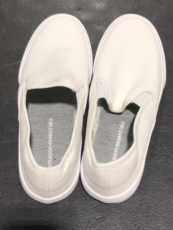 Photo 2 of Amazon Essentials Women's Casual Slip-On Sneaker
Size: 7