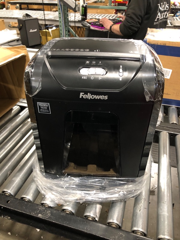 Photo 1 of Fellowes 14C10 14-Sheet Cross-Cut Home Office Paper Shredder 14 Sheet Paper Shredder