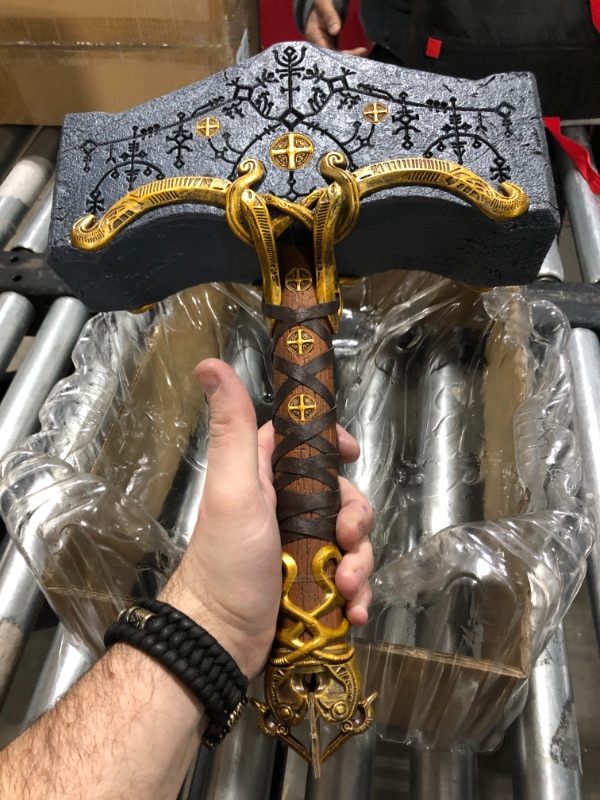 Photo 2 of God of War Ragnarök Collector's Edition - PS4 and PS5 Entitlements
