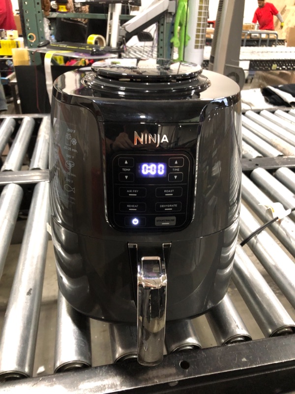 Photo 2 of Ninja AF101 4quart Oil - 2lb Food Airfryer, Black/Gray
