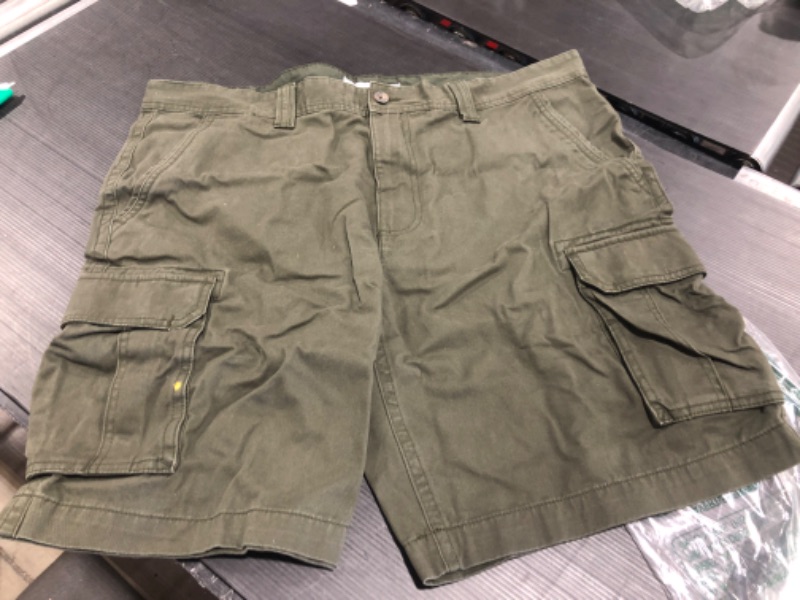 Photo 1 of Amazon Essentials Men's Cargo Shorts, Size 40