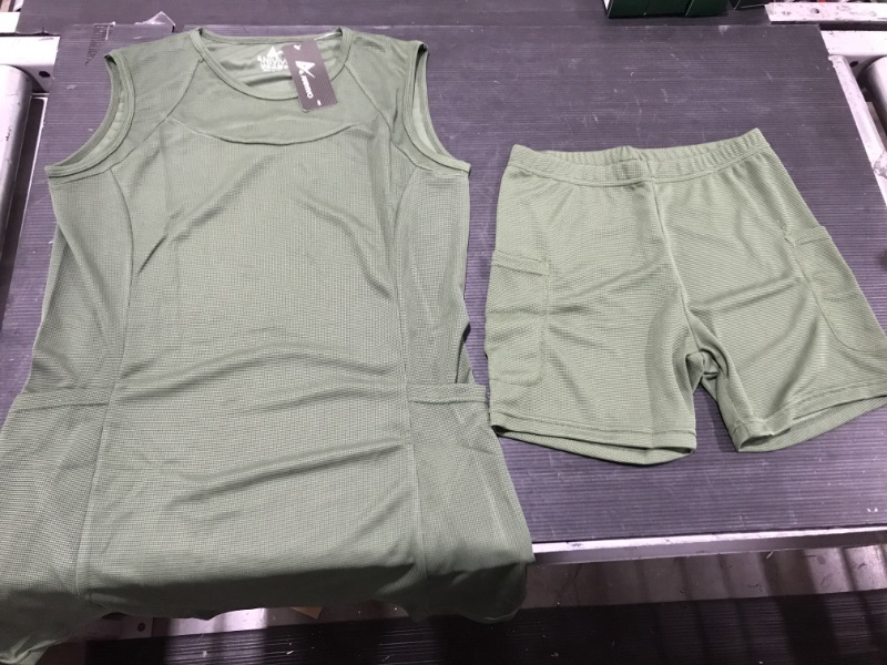 Photo 1 of Anivivo Size Small 2pc Set Green