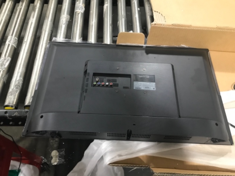 Photo 1 of SAMSUNG 32-inch Class LED Smart FHD TV 1080P (UN32N5300AFXZA, 2018 Model)