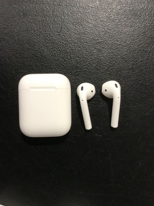 Photo 6 of Apple AirPods with Wireless Charging Case