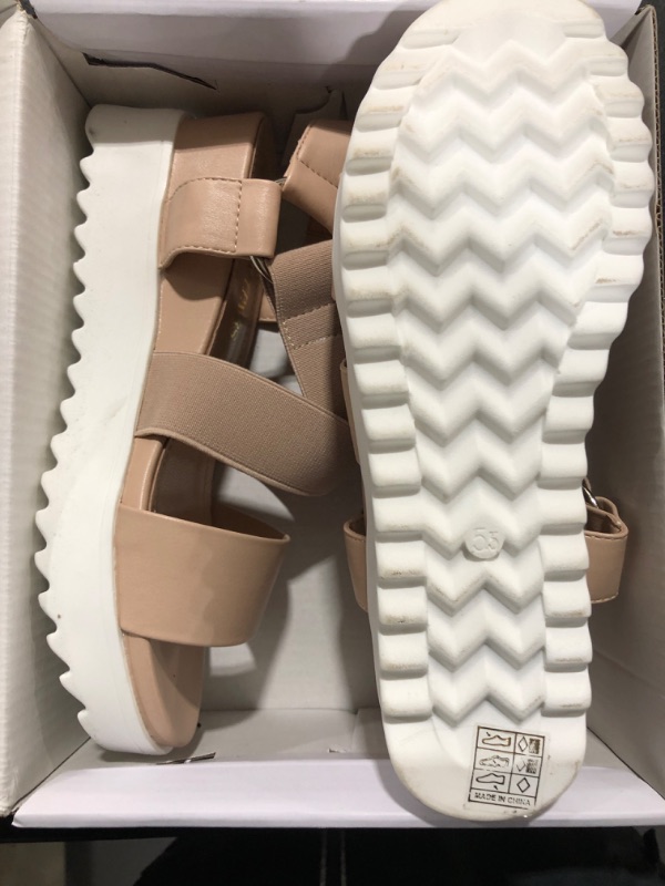 Photo 2 of Dream pairs Shoes Size 5.5 Sandals 