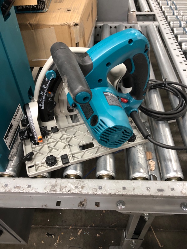Photo 3 of **BOX 1 of 2***
Makita SP6000J1 6-1/2-Inch 12.0 Amp Plunge Circular Saw with Guide Rail