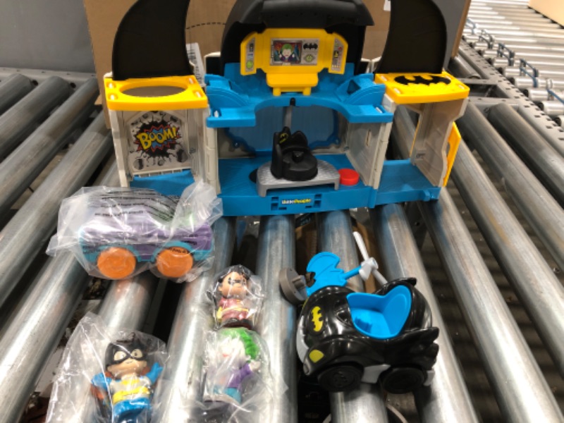 Photo 2 of Fisher-Price Little People DC Super Friends Deluxe Batcave, Batman playset with lights and sounds plus 4 character figures for toddlers [Amazon Exclusive] [Amazon Exclusive]
