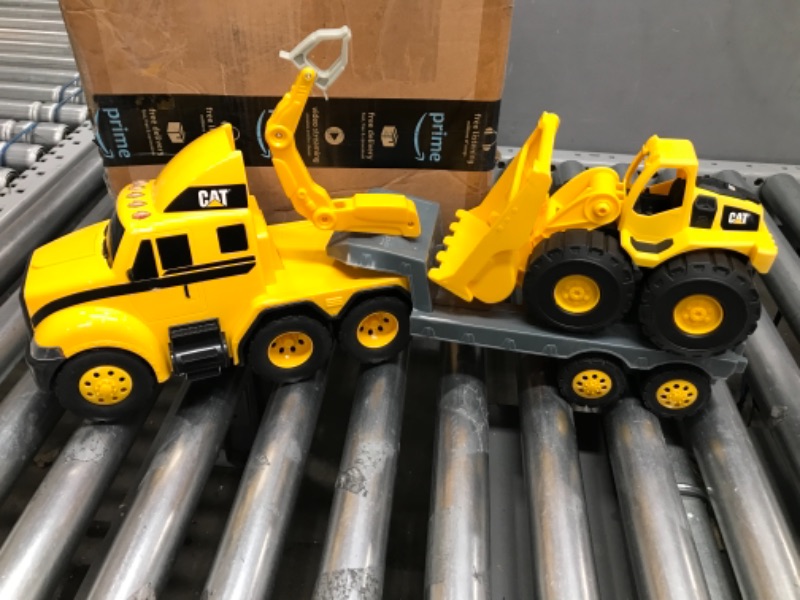 Photo 2 of Cat Construction Heavy Mover Caterpillar Toy Semi Truck and Trailer with Lights & Sounds , Yellow Plastic
