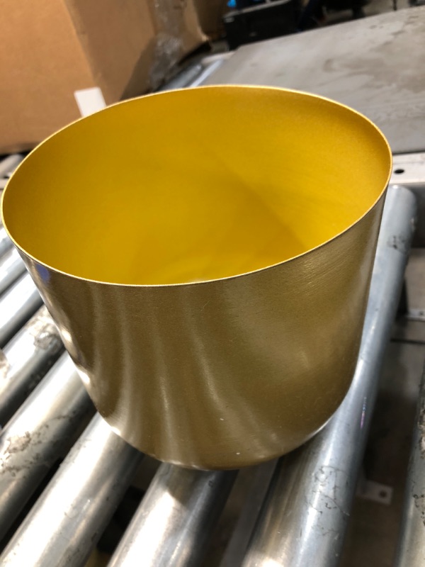 Photo 1 of 7" GOLD PLANTER 