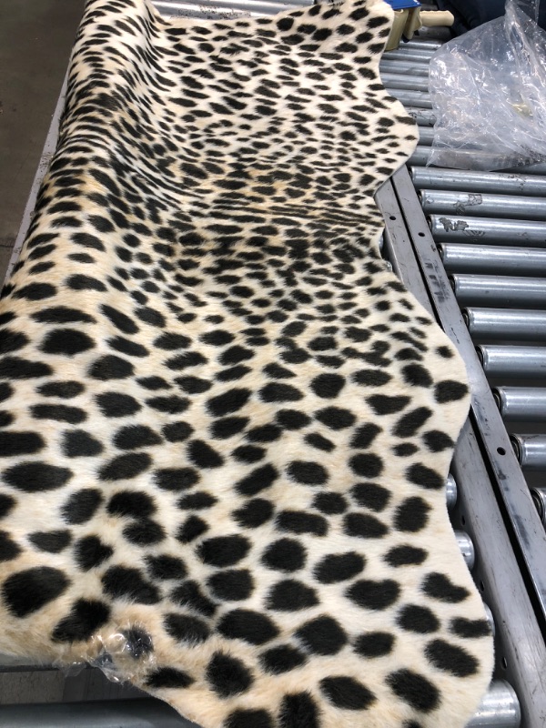 Photo 3 of 5'3"X7'10" Cheetah Loomed Novelty Area Rug - Erin Gates By Momeni