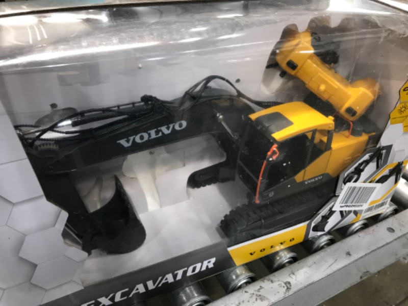 Photo 2 of DOUBLE E Volvo RC Excavator 3 in 1 Construction Truck Metal Shovel and Drill 17 Channel 1/16 Scale Full Functional with 2 Bonus Tools Hydraulic Electric Remote Control Excavator Construction Tractor Black