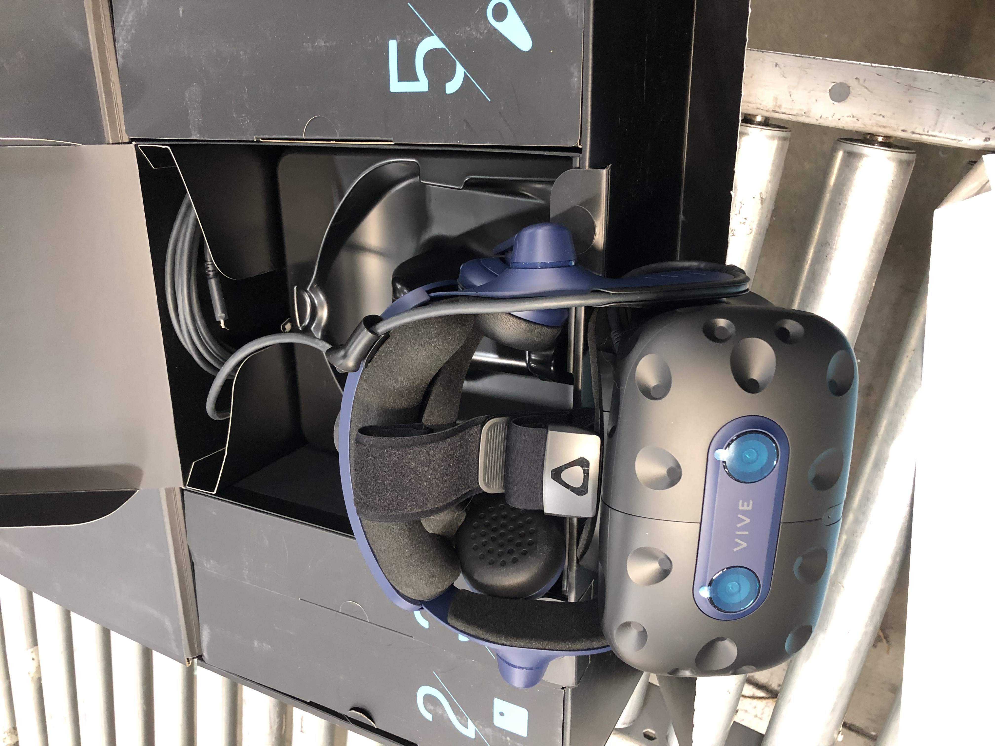 Photo 5 of ***PARTS ONLY*** HTC VIVE Pro 2 Virtual Reality System + 12 month Viveport subscription Full System