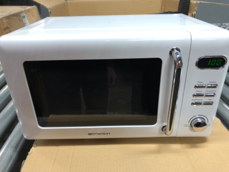 Photo 5 of Emerson .7 Cu Ft Retro Digital Microwave Oven, 700W with 5 Micro Power Levels, 8 Pre-Programmed Settings, Express & Defrost, Chrome Handle & Control Buttons, Timer & LED Display, Thunderbird Blue Retro Thunderbird Blue 0.7