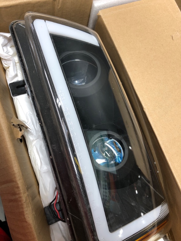 Photo 3 of AUTOSAVER88 Projector Headlight Assembly kit Compatible with 2003 2004 2005 2006 Avalanche Silverado 1500/2500/3500 2007 Silverado Classic Black Housing and Amber Reflector